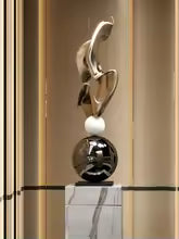 Modern Electroplated Geometric Resin Statue Ornament for Living Room Decor