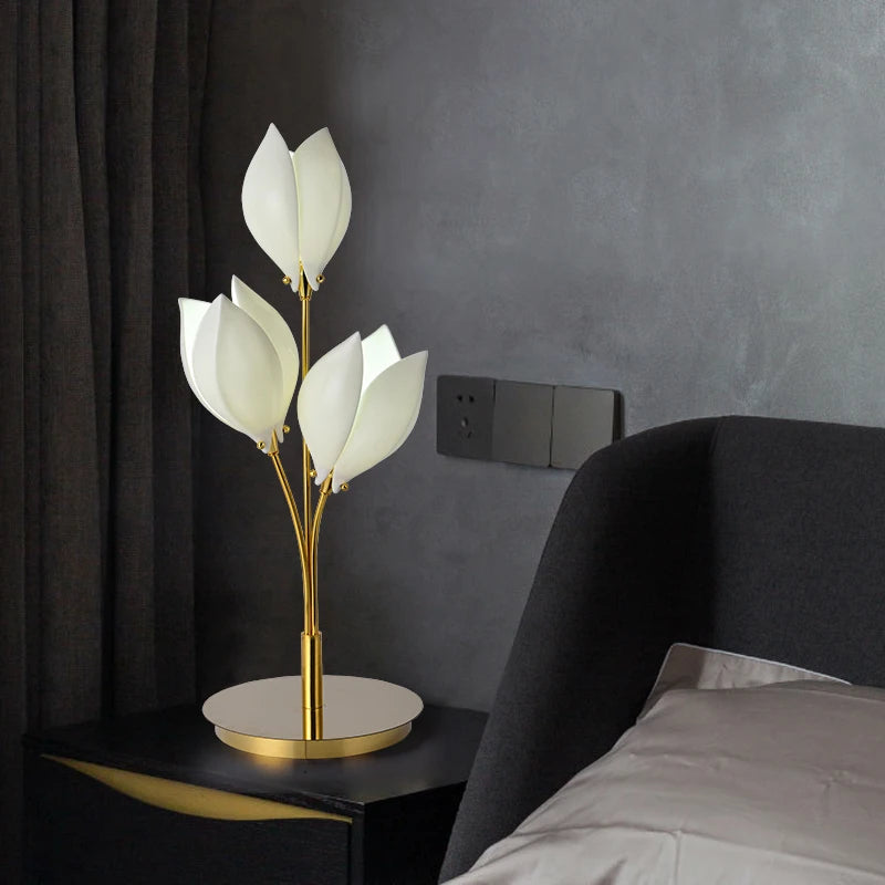 Postmodern Simple Living Room Table Lamp Luxury Villa Ceramic Magnolia Flower Floor Light Study Bedroom Bedside Lamp
