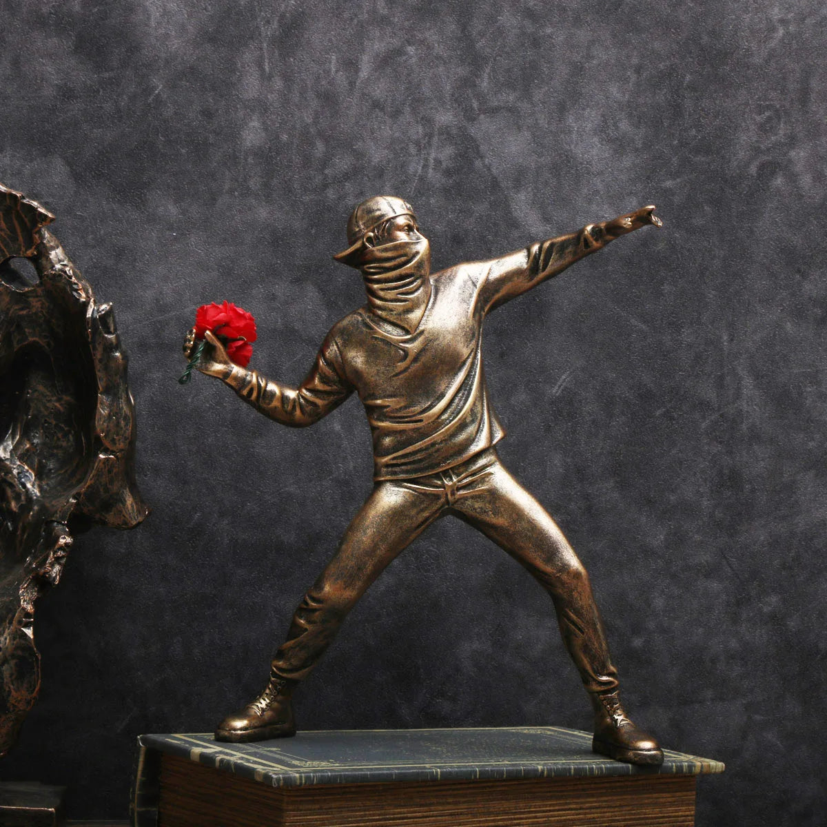 Modern Resin Flower Thrower Statue Figurine for Tabletop Decor